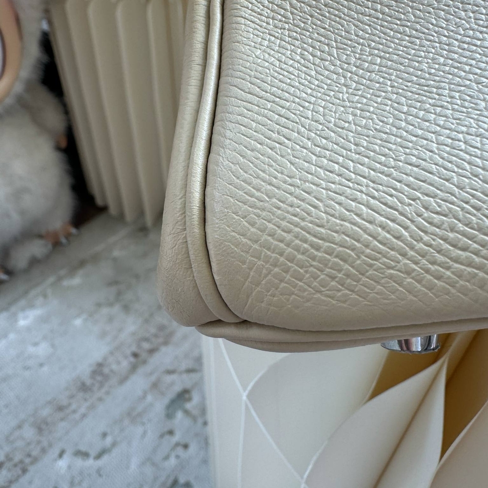 Hermes Cream Satchel with Structured Design and Silver Hardware - Picture 4 of 16